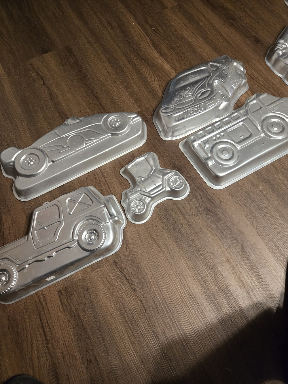 Wilton Silver Metallic Vehicle Cake Pans Set